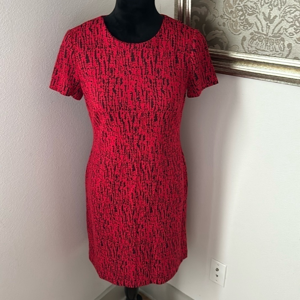 Calvin Klein short sleeve Scuba Crepe Crew Neck Sheath red black geo print dress